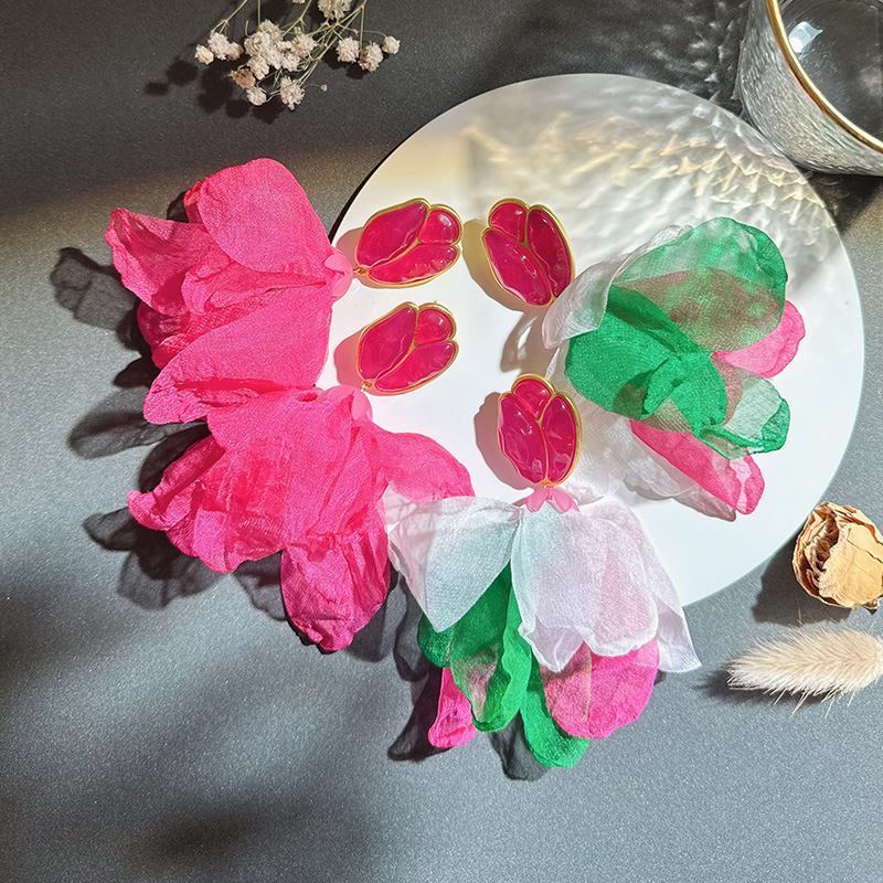 1 Pair Sweet Flower Alloy Cloth Resin Drop Earrings display picture 3