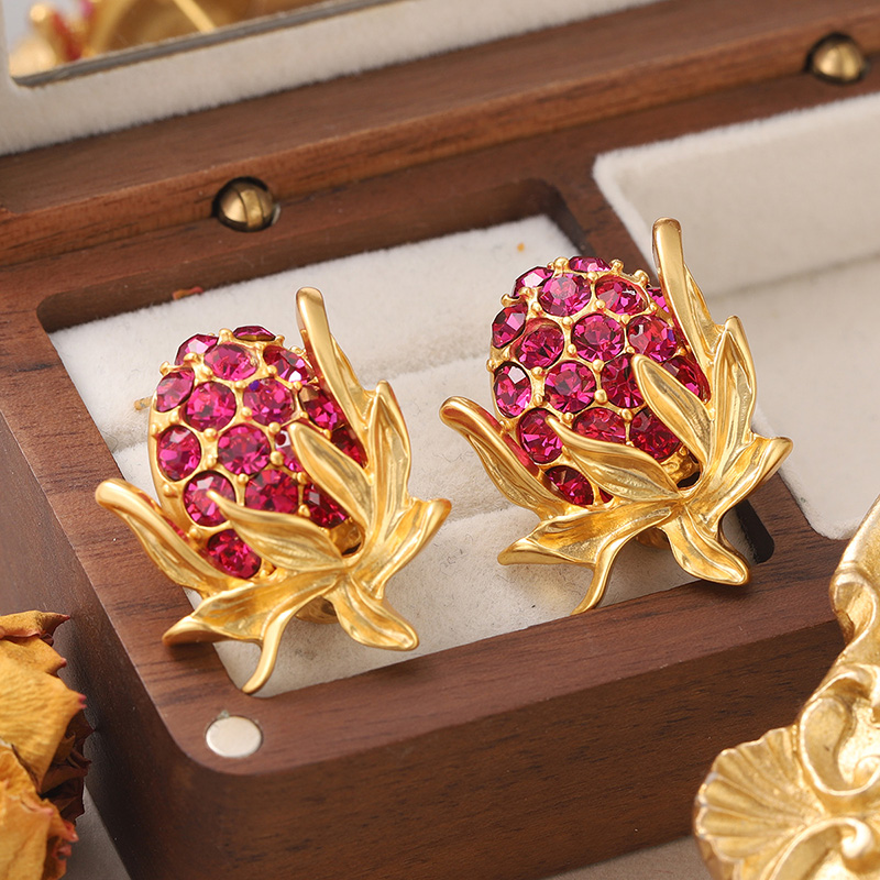 1 Pair Retro Sweet Strawberry Plating Inlay Alloy Rhinestones 18k Gold Plated Ear Studs display picture 6