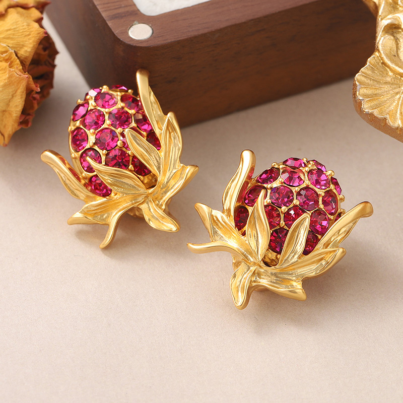 1 Pair Retro Sweet Strawberry Plating Inlay Alloy Rhinestones 18k Gold Plated Ear Studs display picture 2