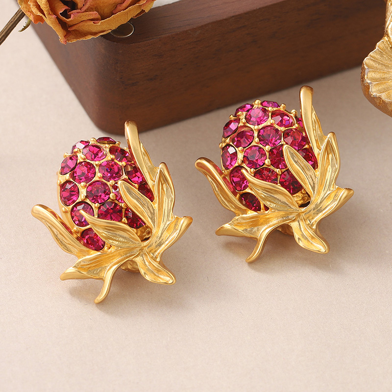 1 Pair Retro Sweet Strawberry Plating Inlay Alloy Rhinestones 18k Gold Plated Ear Studs display picture 3