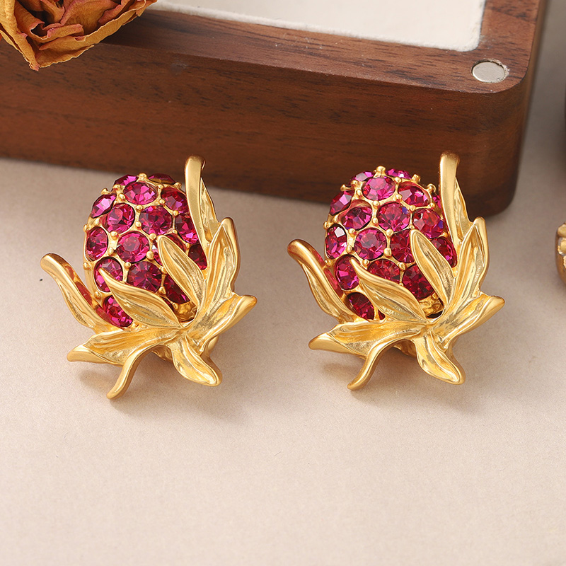 1 Pair Retro Sweet Strawberry Plating Inlay Alloy Rhinestones 18k Gold Plated Ear Studs display picture 4