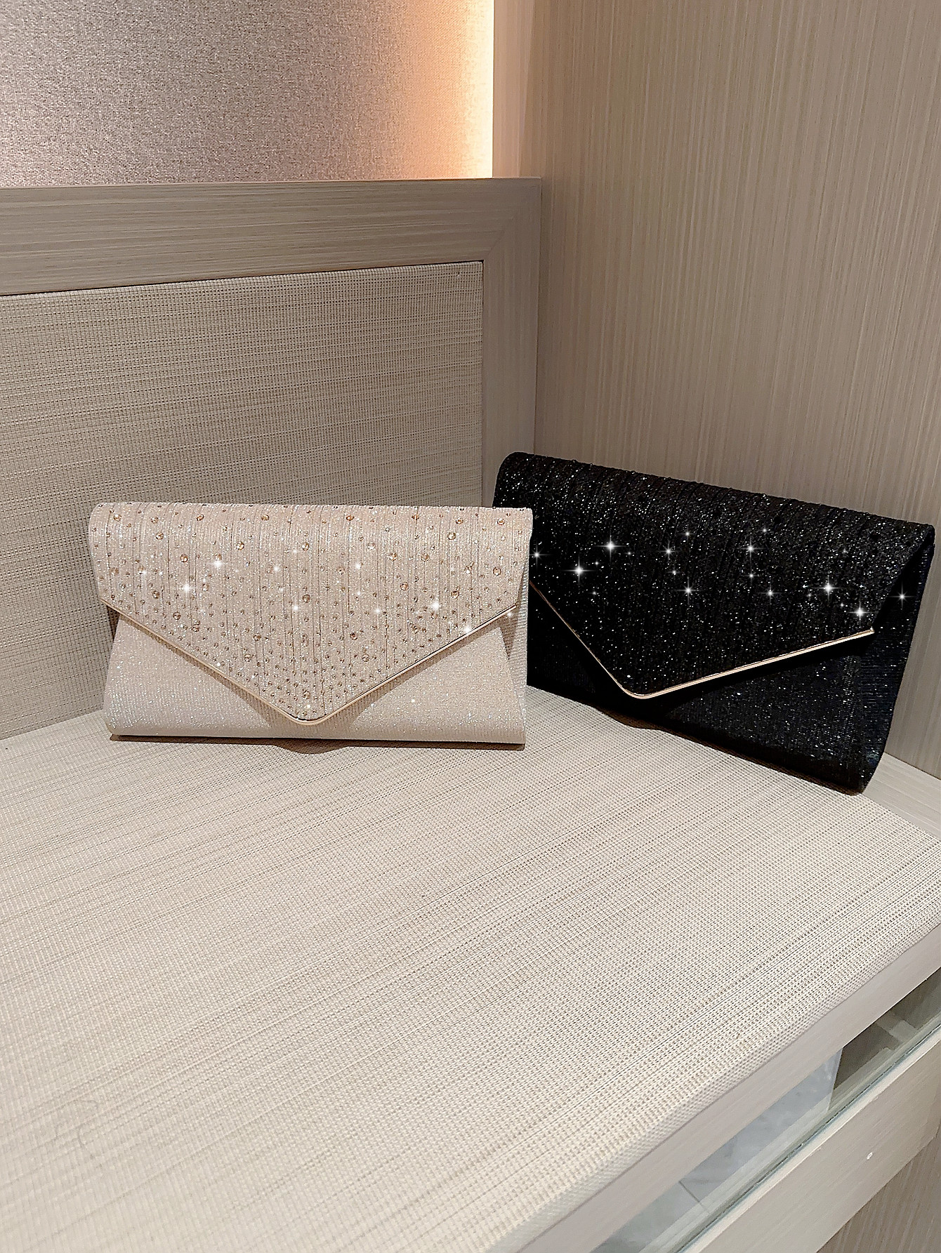 Gold Black Polyester Solid Color Sequins Square Evening Bags display picture 3