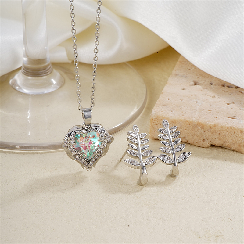 Simple Style Shiny Plant Butterfly Copper Plating Inlay Zircon Silver Plated Earrings Necklace Jewelry Set display picture 5