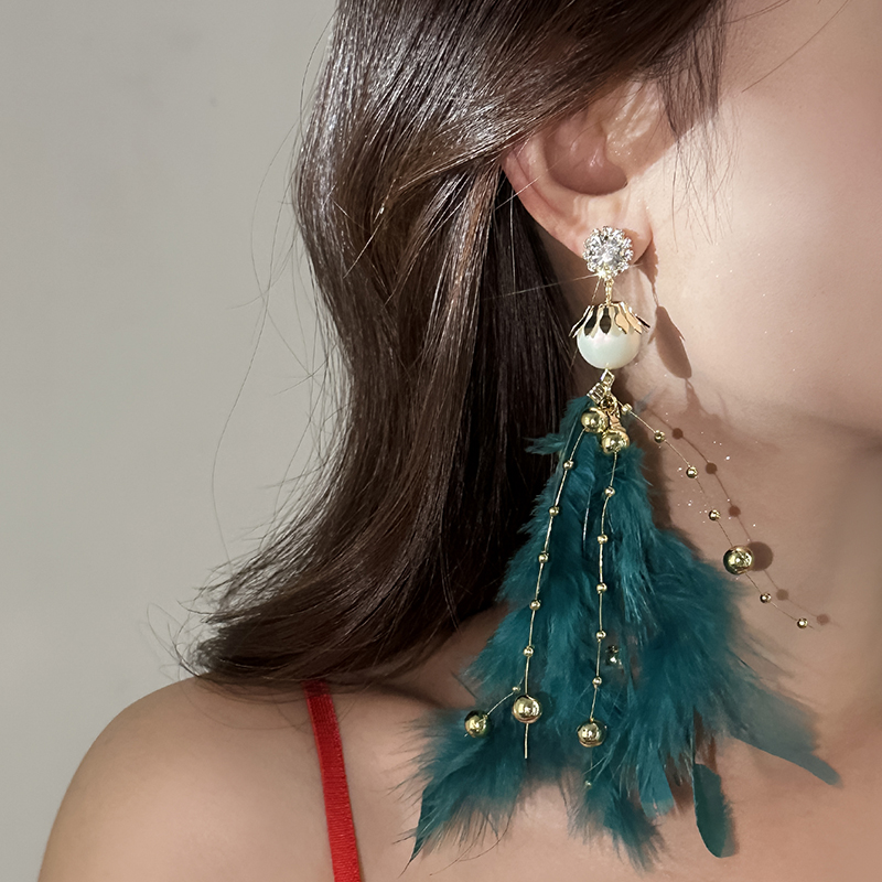 1 Pair Fairy Style Elegant Luxurious Geometric Tassel Plating Inlay Alloy Feather Artificial Rhinestones Artificial Pearls Drop Earrings display picture 1