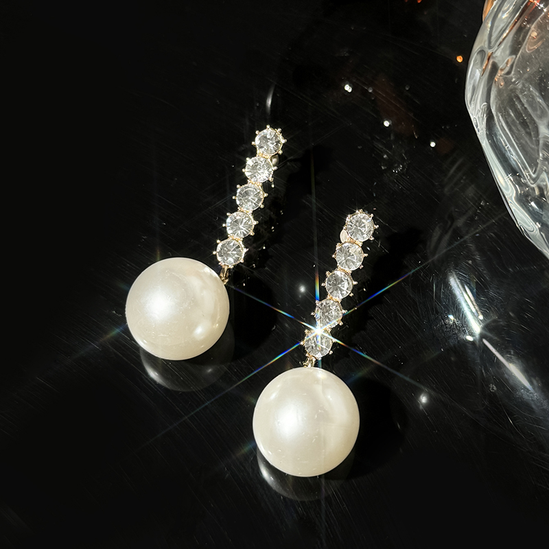 1 Pair Elegant Luxurious Geometric Inlay Alloy Artificial Rhinestones Artificial Pearls Drop Earrings display picture 3