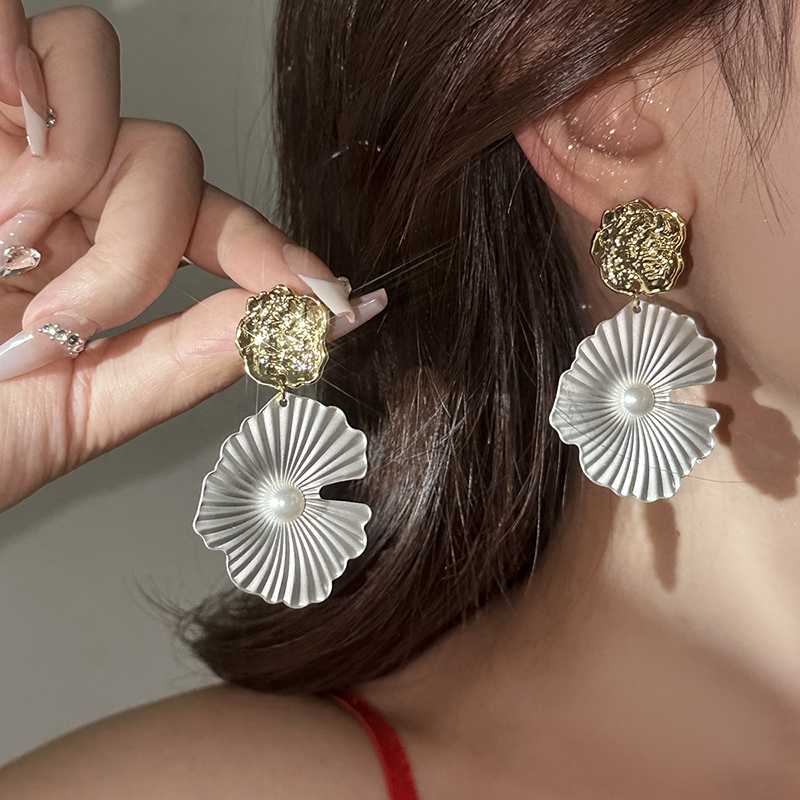 1 Paire Élégant Luxueux Fleur Placage Incruster Alliage Perles Artificielles Boucles D'oreilles display picture 1