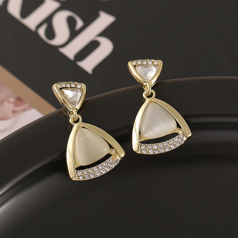1 Pair Elegant Simple Style Geometric Plating Inlay Alloy Rhinestones Opal Drop Earrings display picture 1