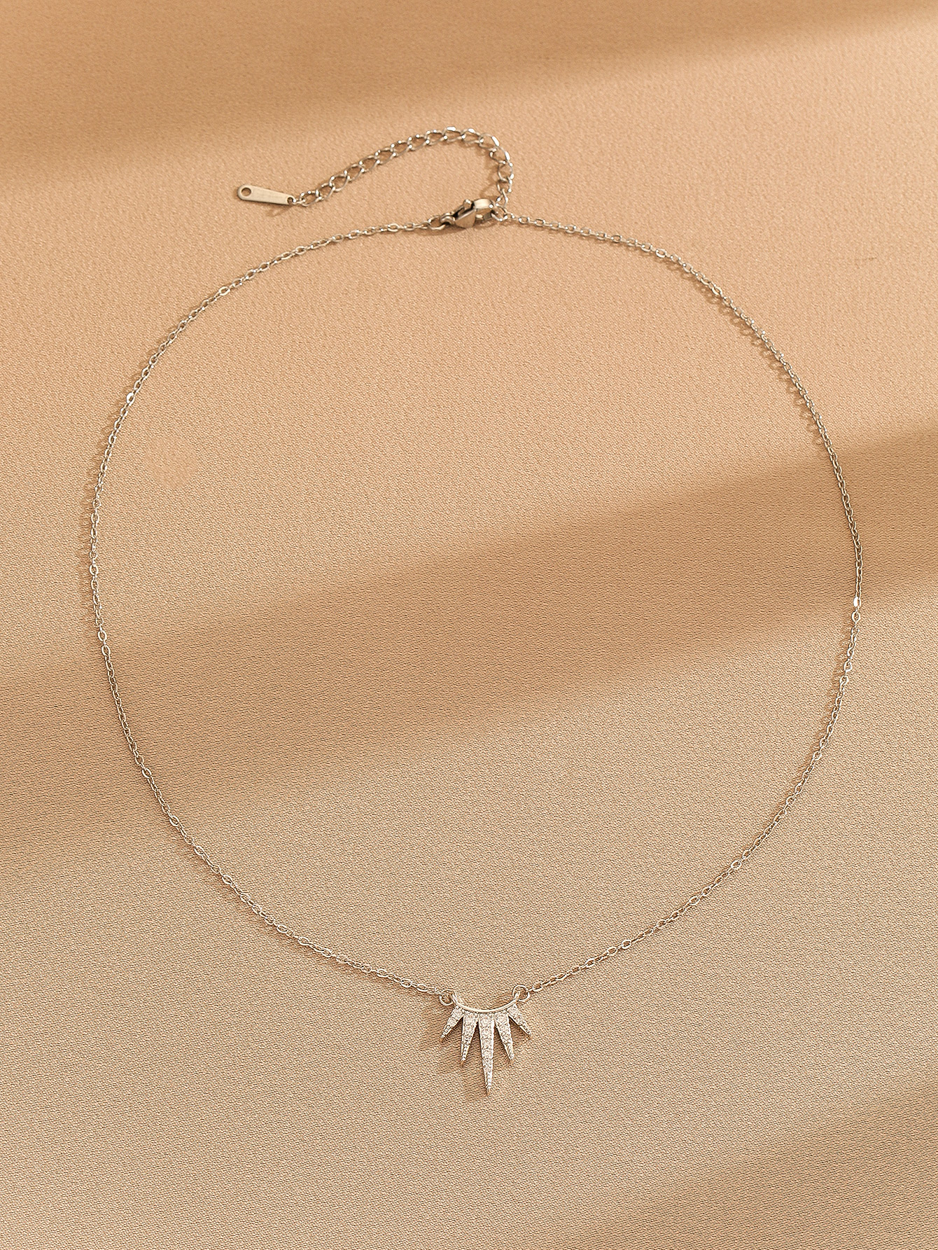 Simple Style Sun Copper Zircon Pendant Necklace display picture 7
