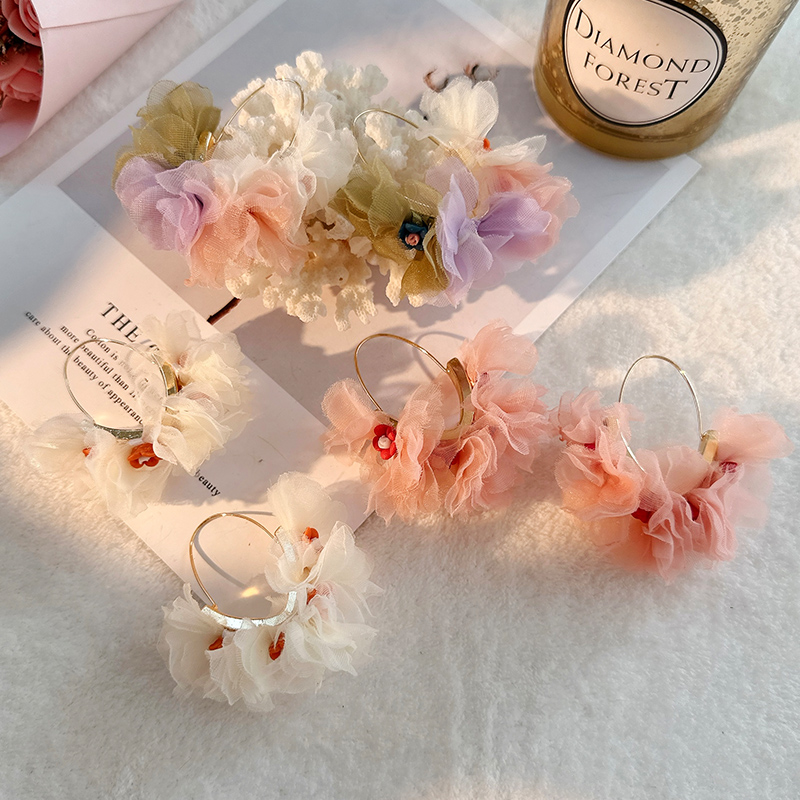 1 Pair Sweet Flower Alloy Cloth Resin Drop Earrings display picture 3