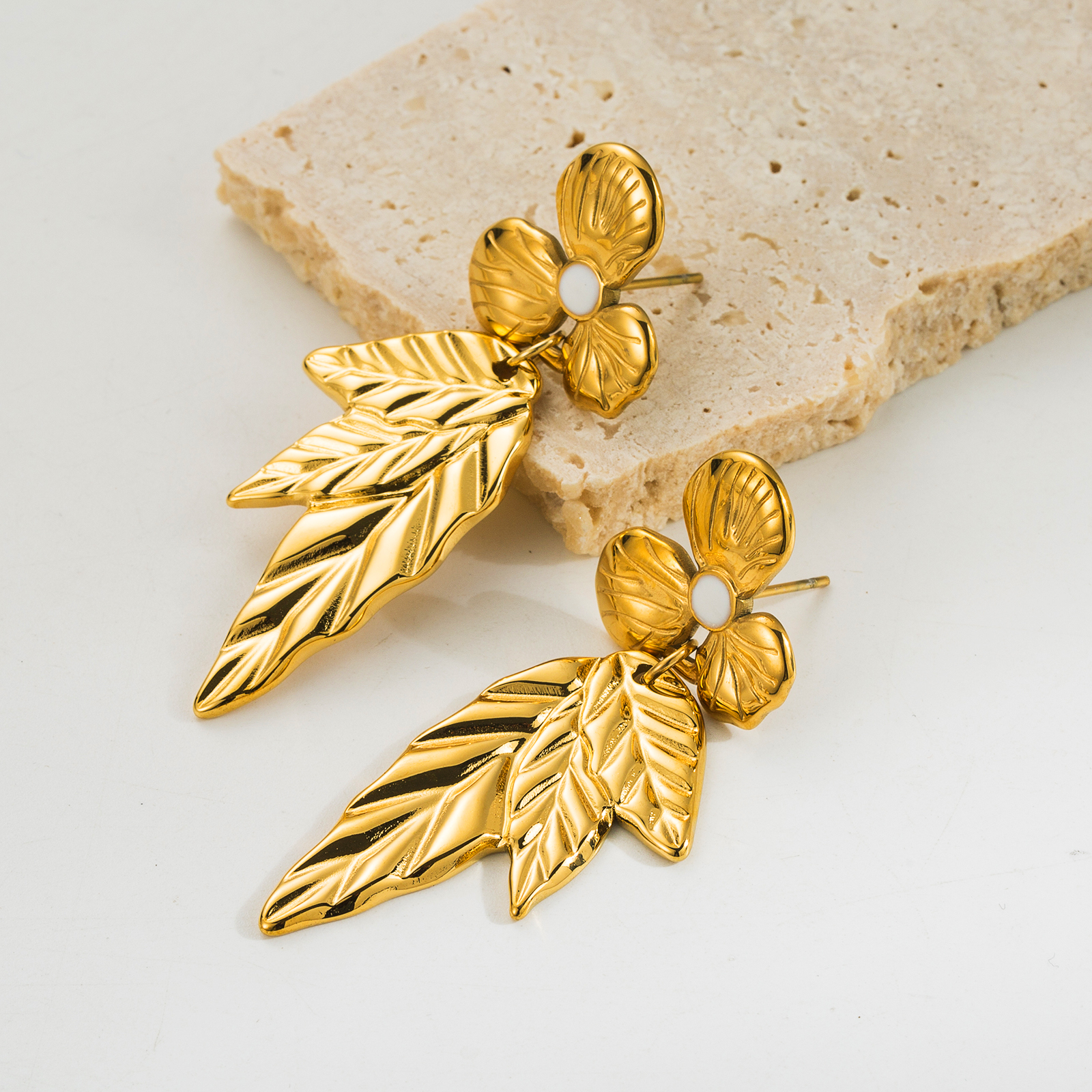 1 Pair Simple Style Leaves Solid Color Comma Polishing Plating Stainless Steel 18k Gold Plated Drop Earrings Ear Studs display picture 5