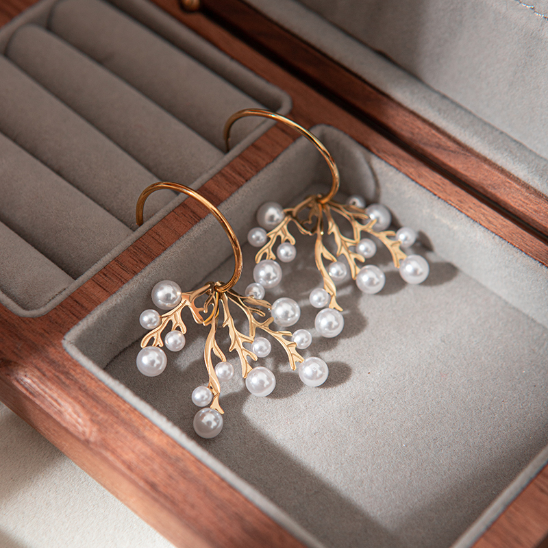 1 Pair Elegant Sweet Snowflake Plating Inlay 304 Stainless Steel Pearl 14K Gold Plated Drop Earrings display picture 2