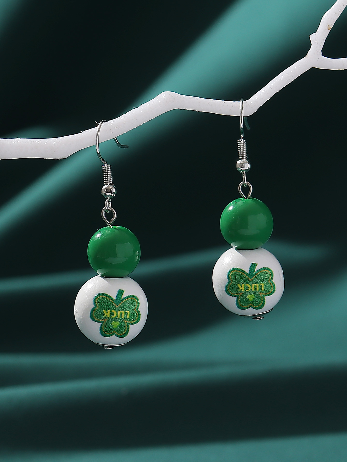 1 Pair Casual Shamrock Synthetic Resin Wood Drop Earrings display picture 1