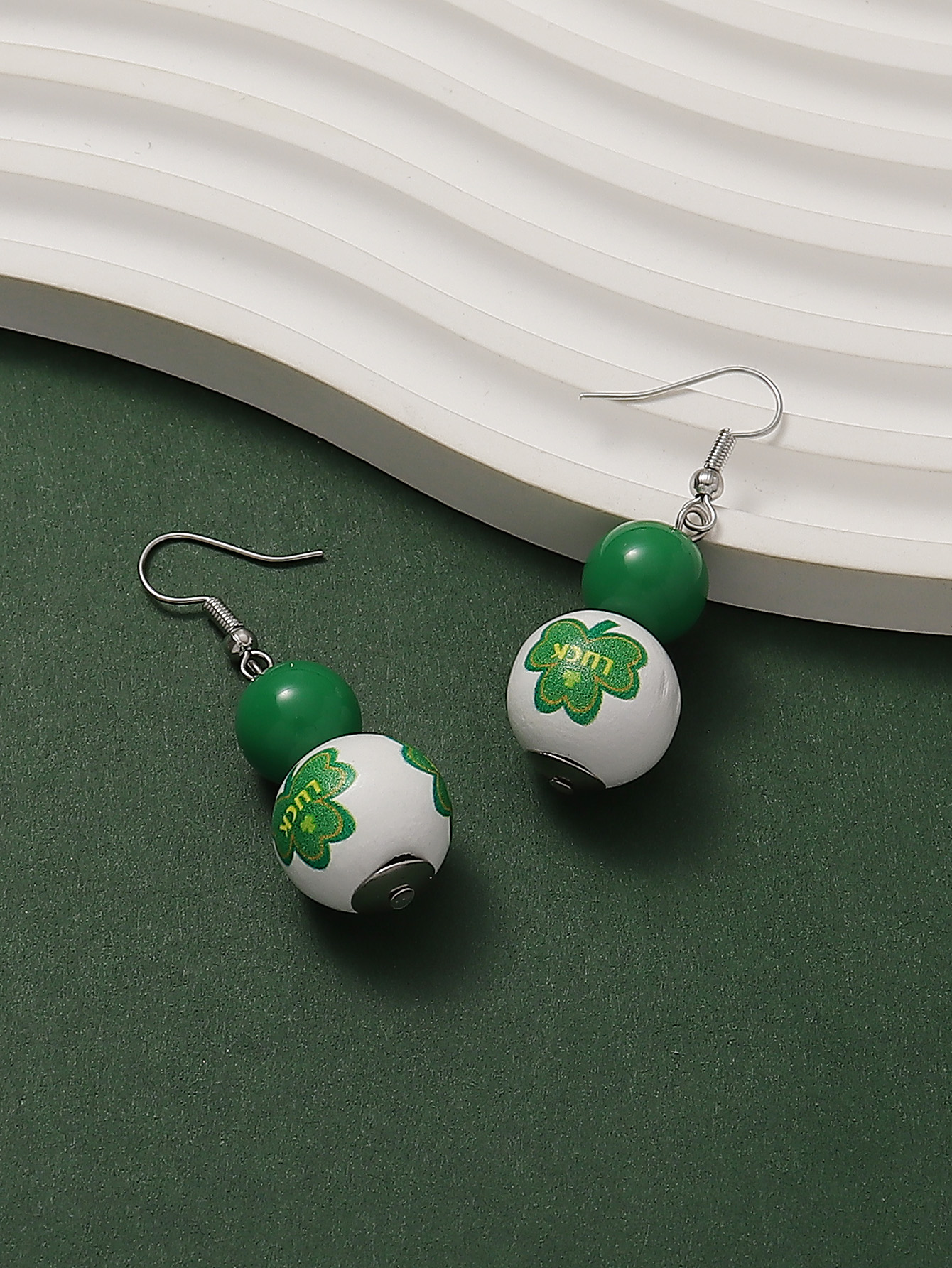 1 Pair Casual Shamrock Synthetic Resin Wood Drop Earrings display picture 5