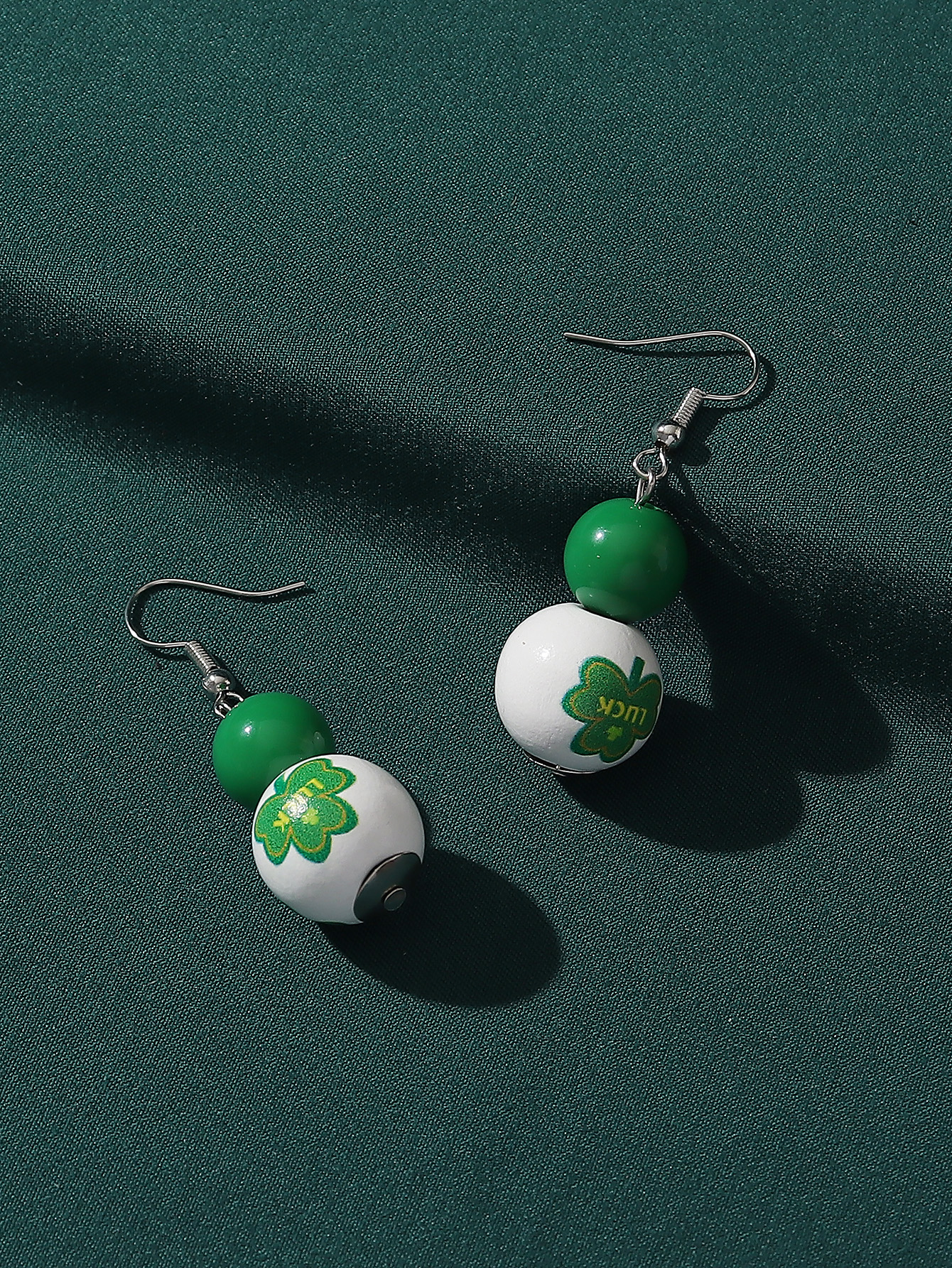 1 Pair Casual Shamrock Synthetic Resin Wood Drop Earrings display picture 9