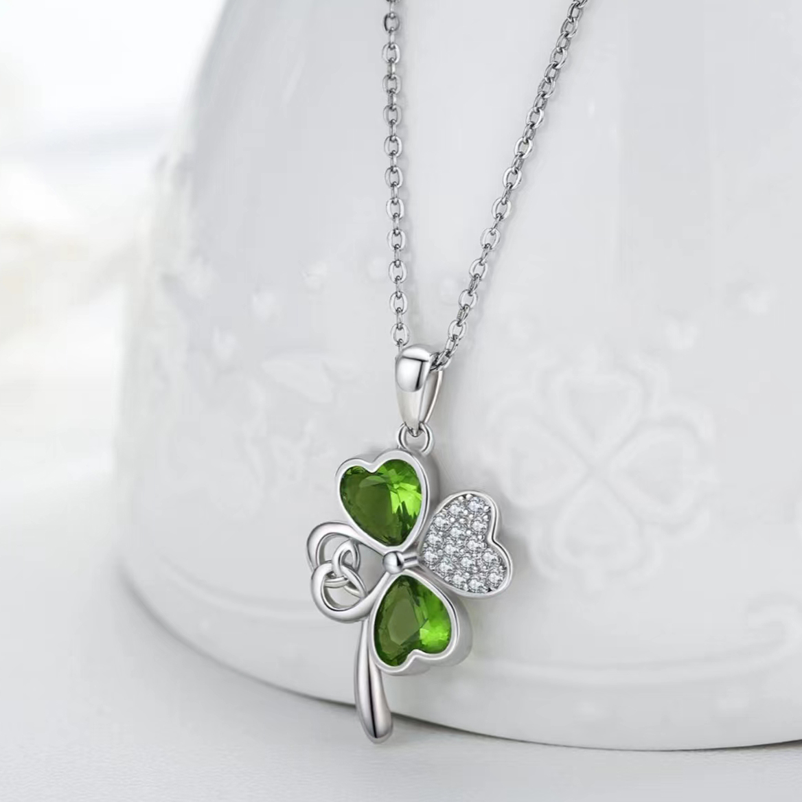 Ig Style Shamrock Alloy Plating Hollow Out Acrylic Rhinestones Silver Plated Unisex Pendant Necklace display picture 1