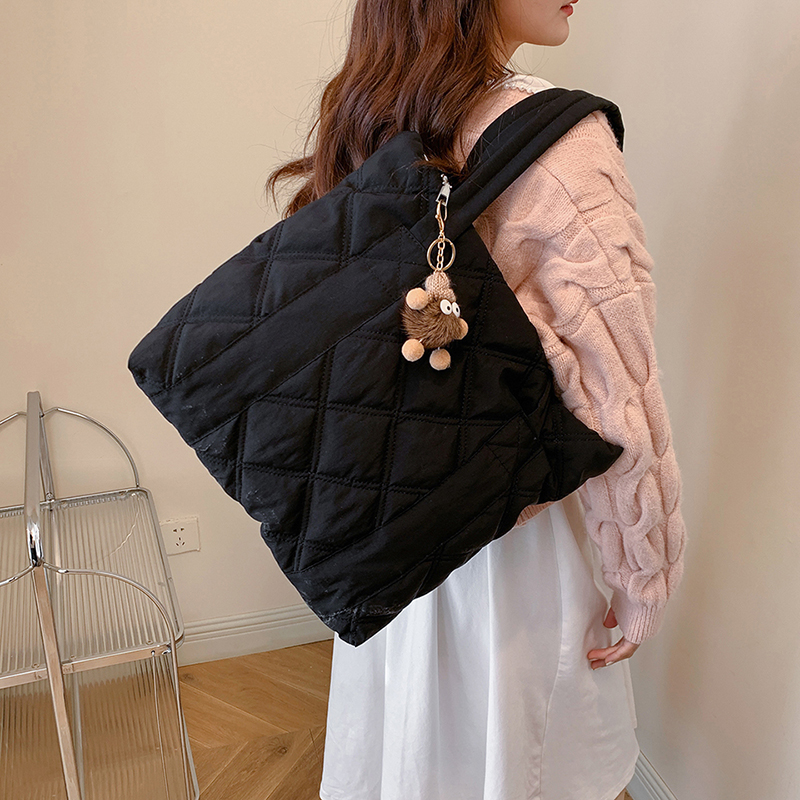 Femmes Nylon Couleur Unie Style Vintage Style Classique Carré Fermeture Éclair Sac D'épaule display picture 6