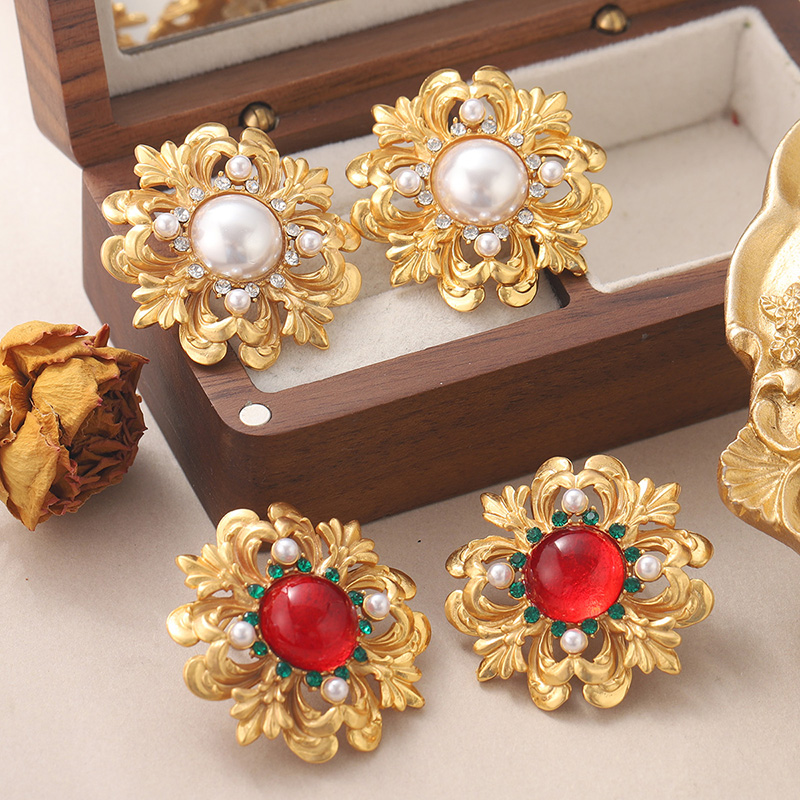 1 Pair Vintage Style French Style Flower Plating Inlay Copper Rhinestones Glass Stone Pearl 18k Middle Ancient Gold Ear Studs display picture 6