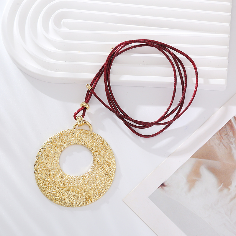 Elegant Simple Style Circle Alloy Leather Rope Plating Women's Pendant Necklace display picture 3