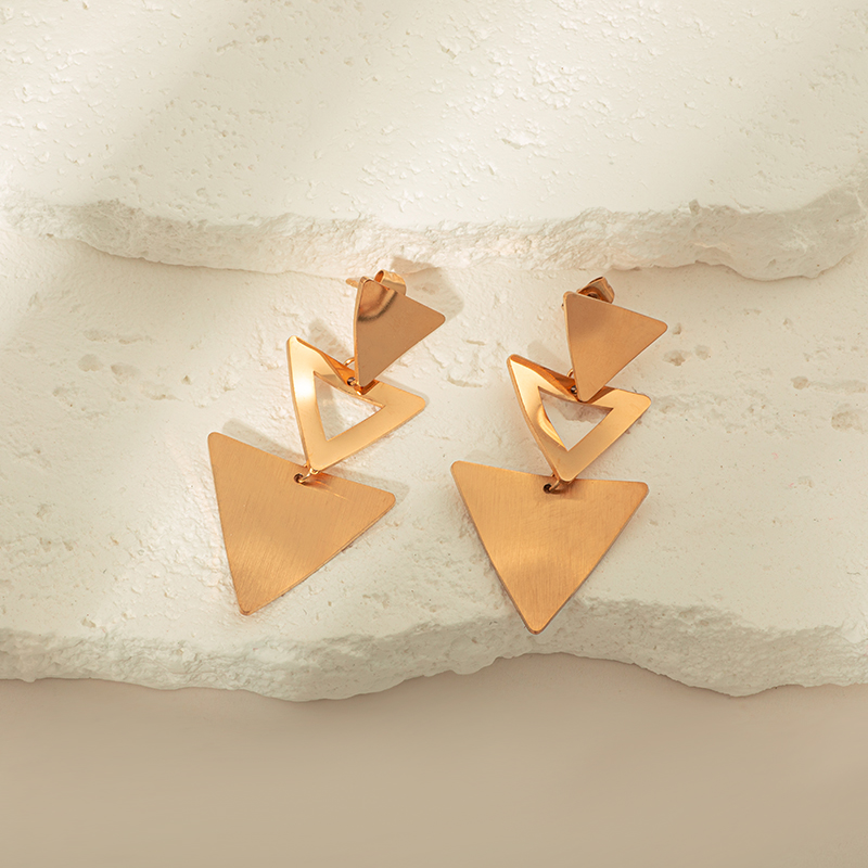 1 Pair Elegant French Style Streetwear Triangle Plating Hollow Out 304 Stainless Steel 14K Gold Plated Drop Earrings display picture 1