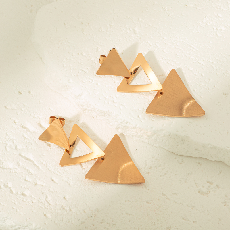 1 Pair Elegant French Style Streetwear Triangle Plating Hollow Out 304 Stainless Steel 14K Gold Plated Drop Earrings display picture 2