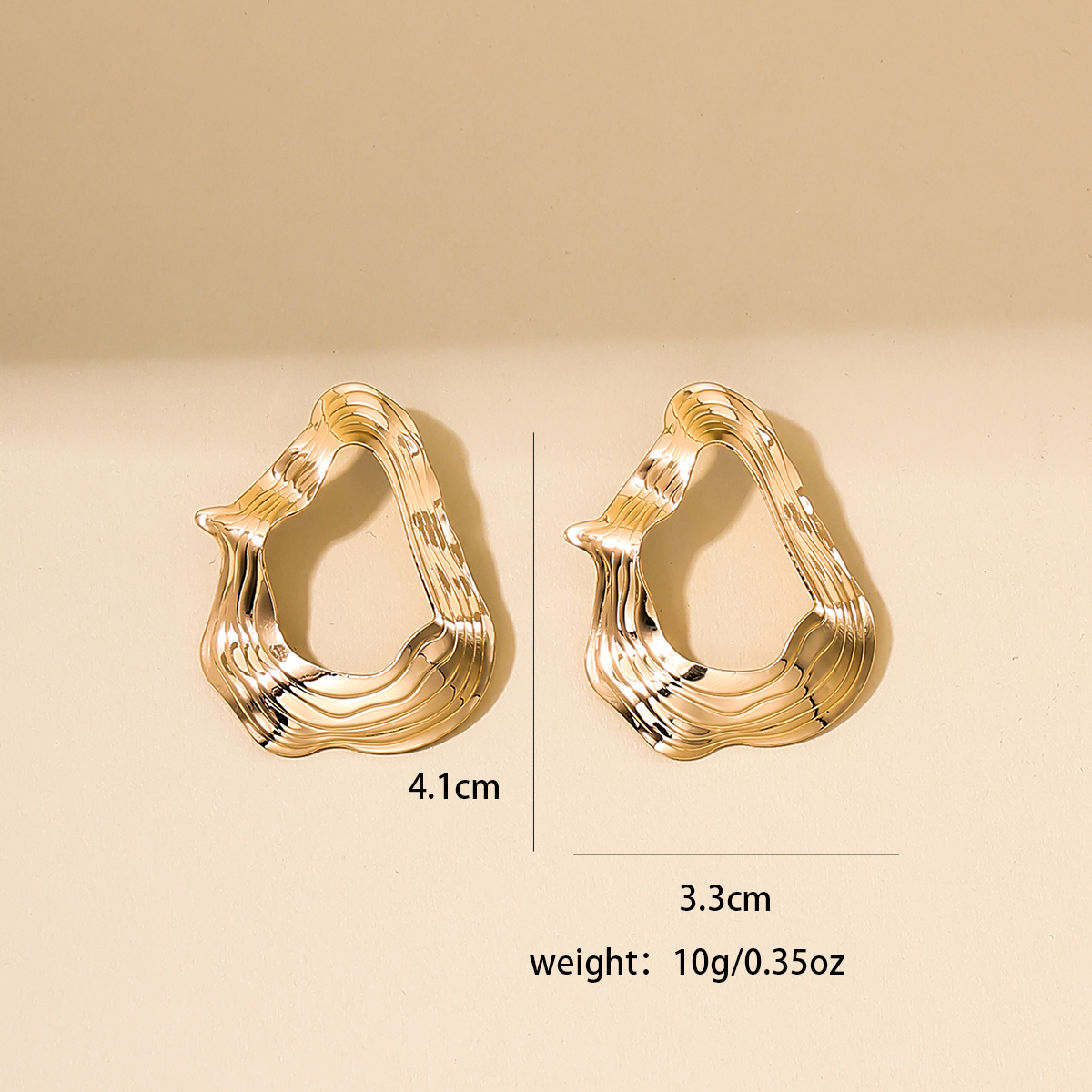 1 Pair Elegant Retro Exaggerated Irregular Pleated Hollow Out Alloy Ear Studs display picture 2