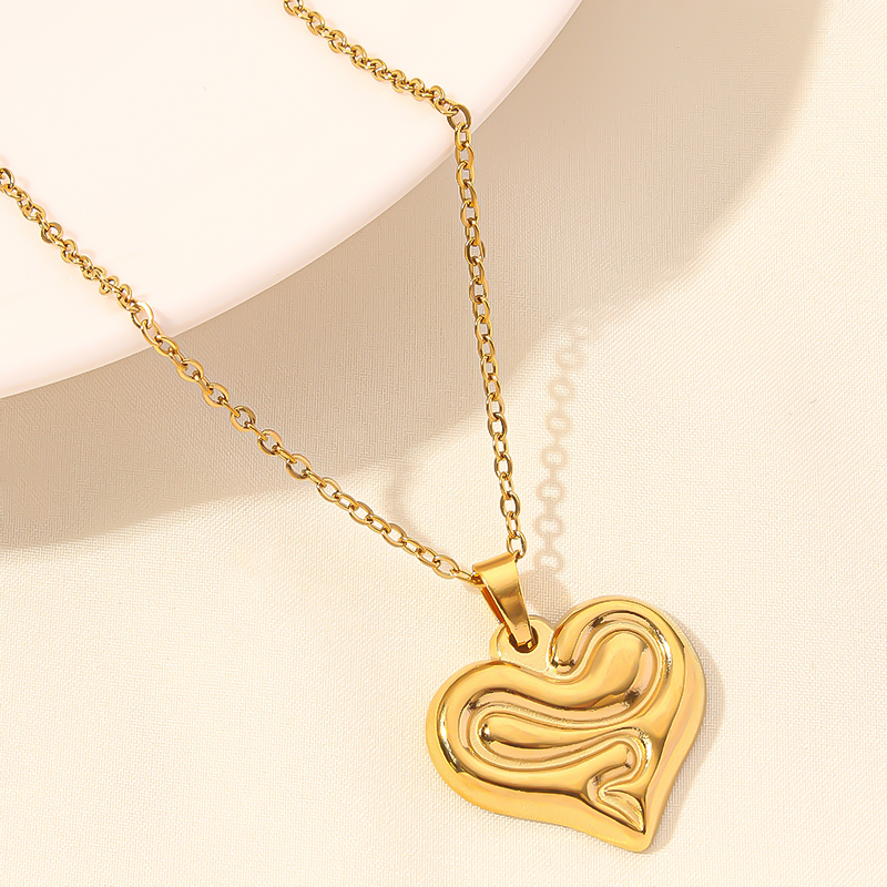Elegant Simple Style Heart Shape Wings Stainless Steel Plating Hollow Out 18k Gold Plated Pendant Necklace display picture 3