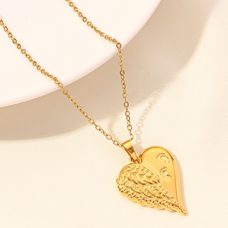 Elegant Simple Style Heart Shape Wings Stainless Steel Plating Hollow Out 18k Gold Plated Pendant Necklace display picture 7