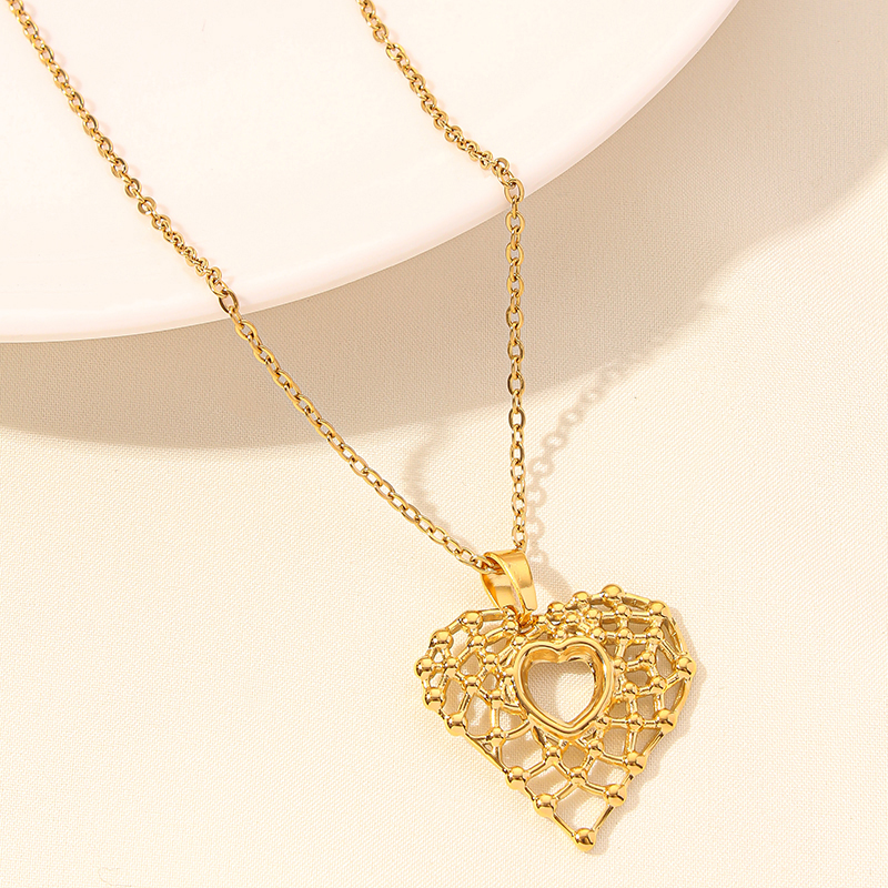 Elegant Simple Style Heart Shape Stainless Steel Plating Hollow Out 18k Gold Plated Pendant Necklace display picture 10