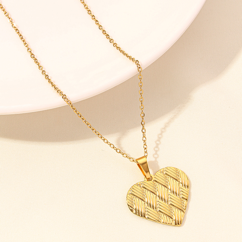 Elegant Simple Style Heart Shape Stainless Steel Plating 18k Gold Plated Pendant Necklace display picture 4