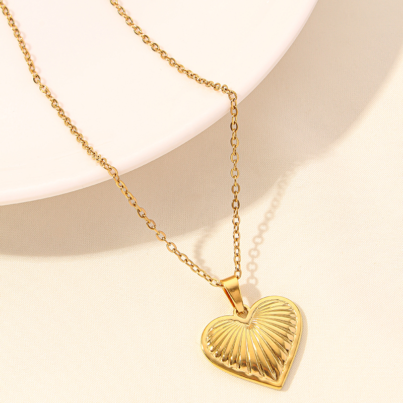 Elegant Simple Style Heart Shape Stainless Steel Plating 18k Gold Plated Pendant Necklace display picture 7