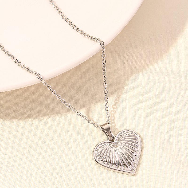 Elegant Simple Style Heart Shape Stainless Steel Plating 18k Gold Plated Pendant Necklace display picture 12