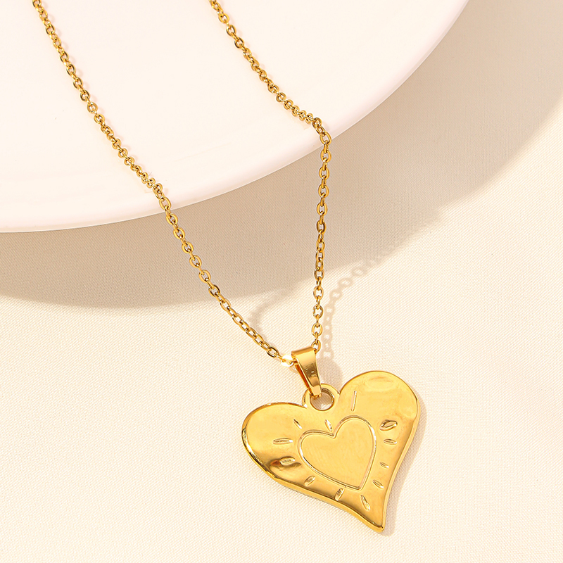 Elegant Simple Style Heart Shape Stainless Steel Plating Hollow Out 18k Gold Plated Pendant Necklace display picture 6
