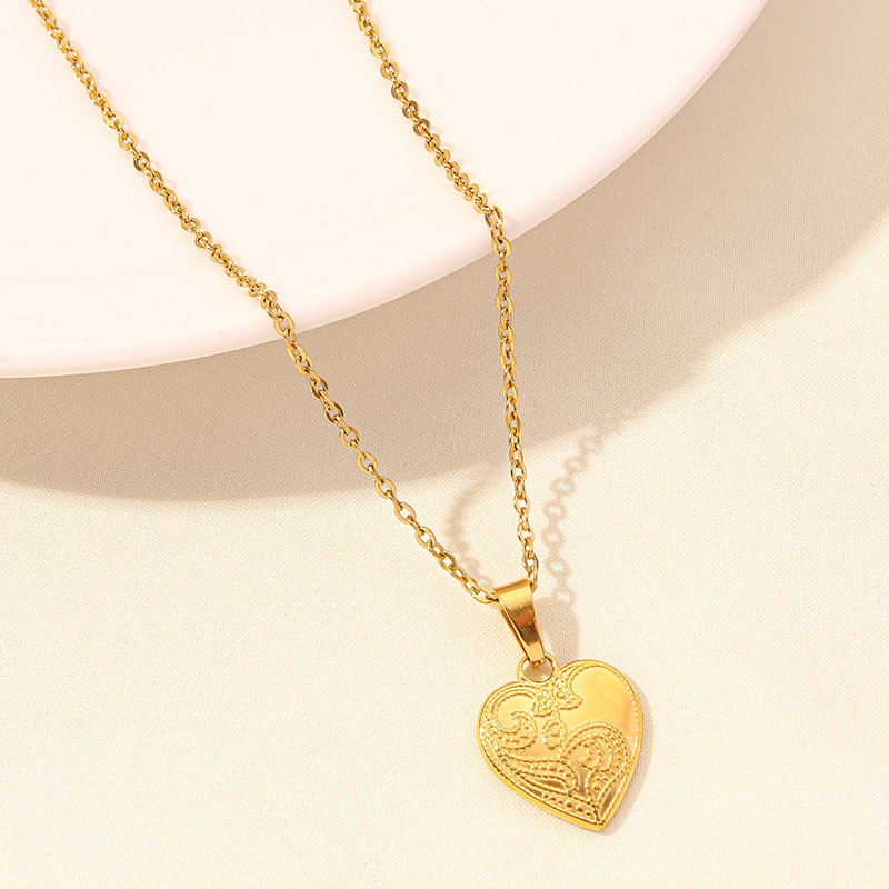 Elegant Simple Style Heart Shape Stainless Steel Plating Hollow Out 18k Gold Plated Pendant Necklace display picture 8