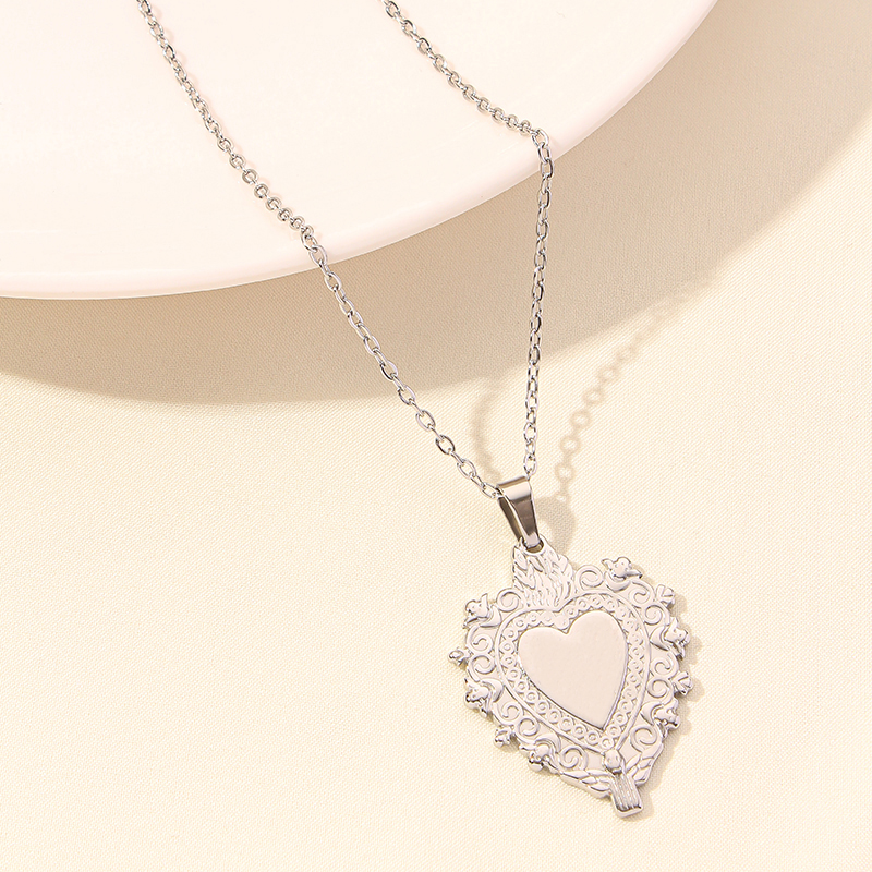 Simple Style Heart Shape Stainless Steel Plating 18k Gold Plated Pendant Necklace display picture 13