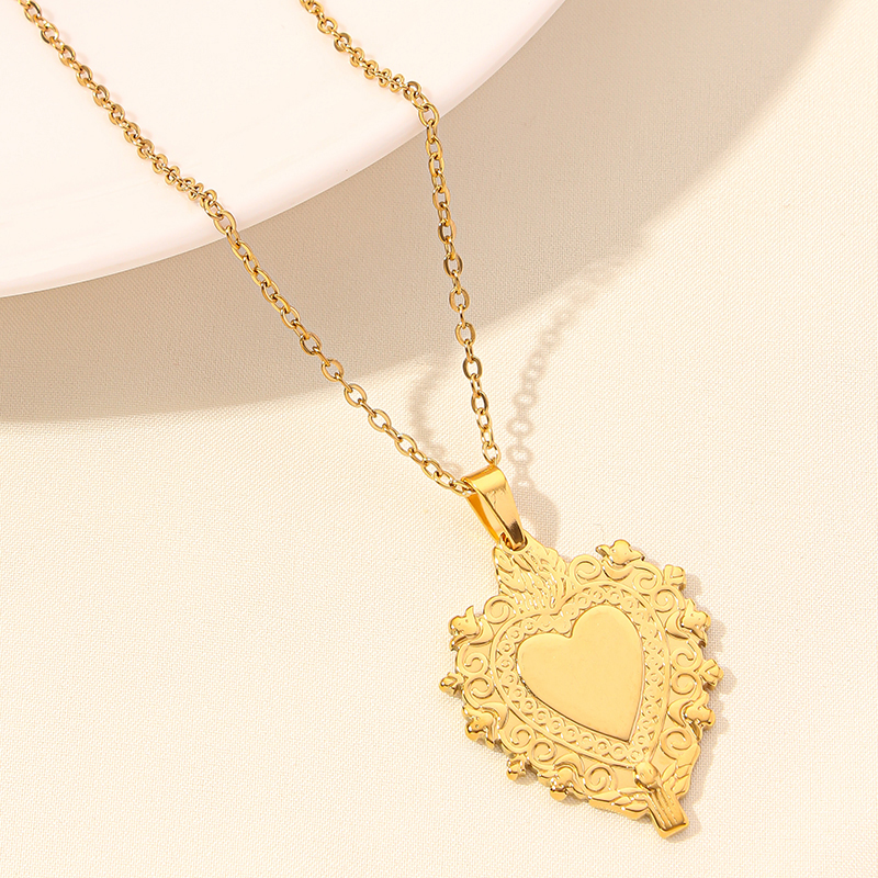 Simple Style Heart Shape Stainless Steel Plating 18k Gold Plated Pendant Necklace display picture 4