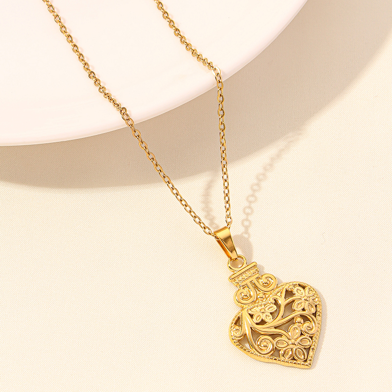 Simple Style Heart Shape Stainless Steel Plating 18k Gold Plated Pendant Necklace display picture 5