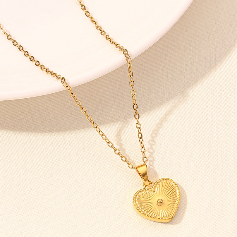 Elegant Simple Style Human Heart Shape Stainless Steel Plating Hollow Out 18k Gold Plated Pendant Necklace display picture 8