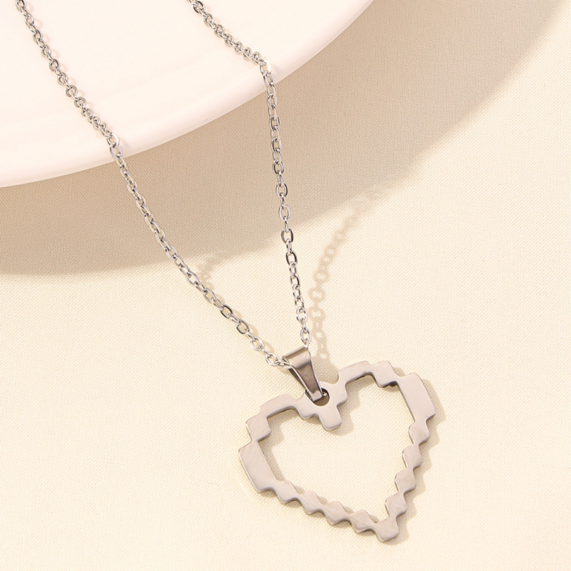 Elegant Simple Style Human Heart Shape Stainless Steel Plating Hollow Out 18k Gold Plated Pendant Necklace display picture 11