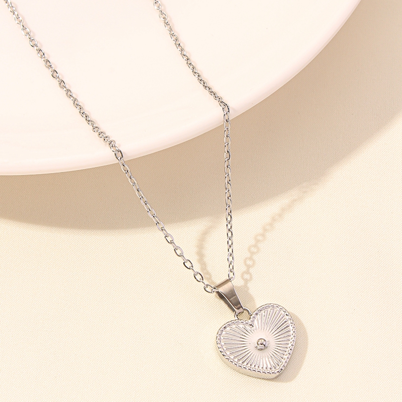 Elegant Simple Style Human Heart Shape Stainless Steel Plating Hollow Out 18k Gold Plated Pendant Necklace display picture 15