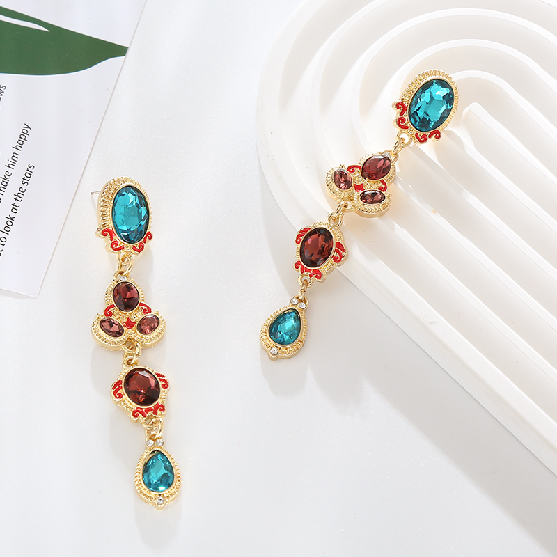 1 Pair Simple Style Shiny Oval Water Droplets Inlay Alloy Glass Gold Plated Drop Earrings display picture 3