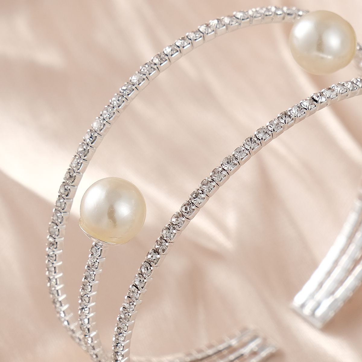 Elegant Shiny Geometric Artificial Pearls Rhinestones Metal Wholesale Bangle display picture 14