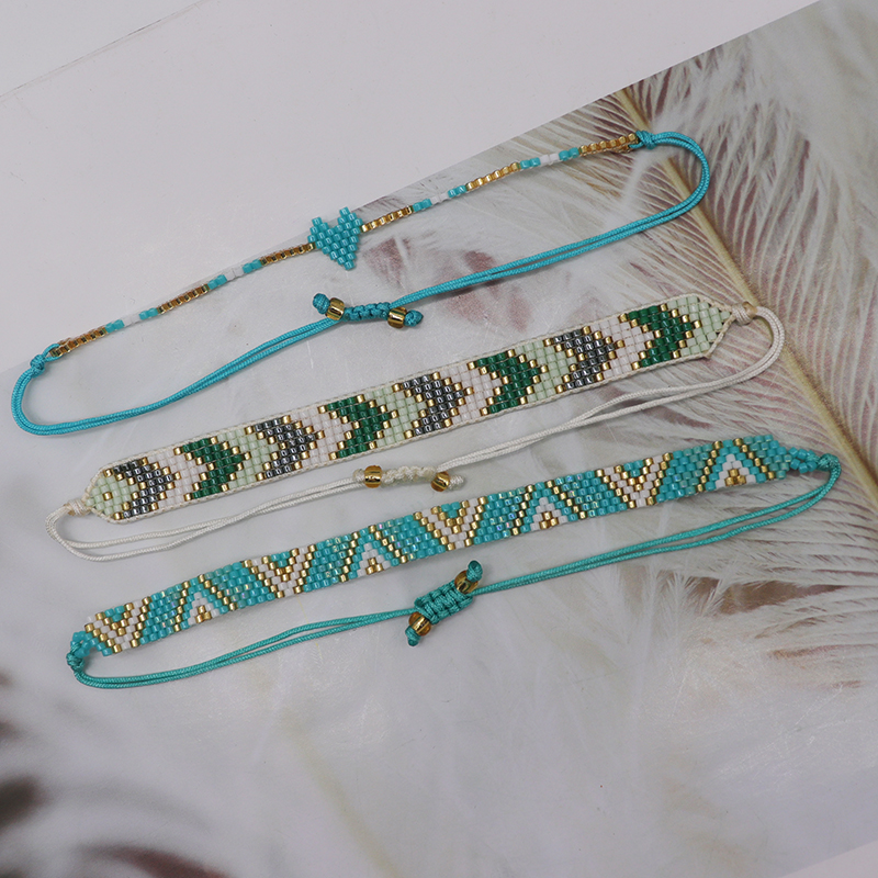 Vintage Style Bohemian Triangle Heart Shape Arrow Glass Beaded Knitting Women's Bracelets display picture 2