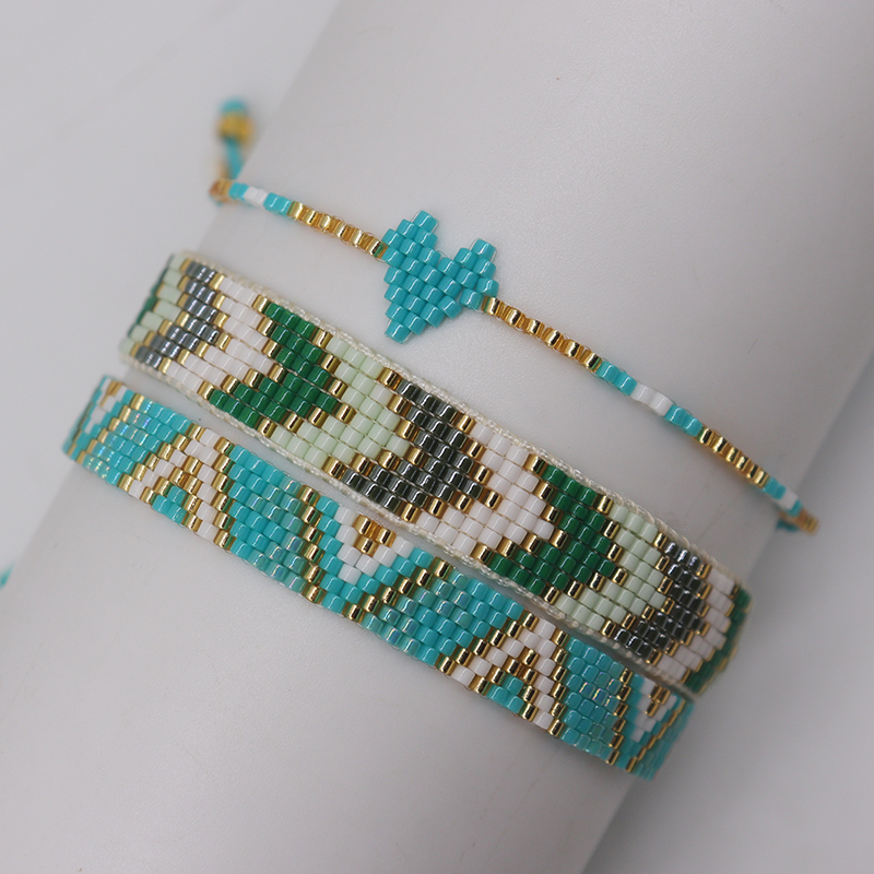 Vintage Style Bohemian Triangle Heart Shape Arrow Glass Beaded Knitting Women's Bracelets display picture 1
