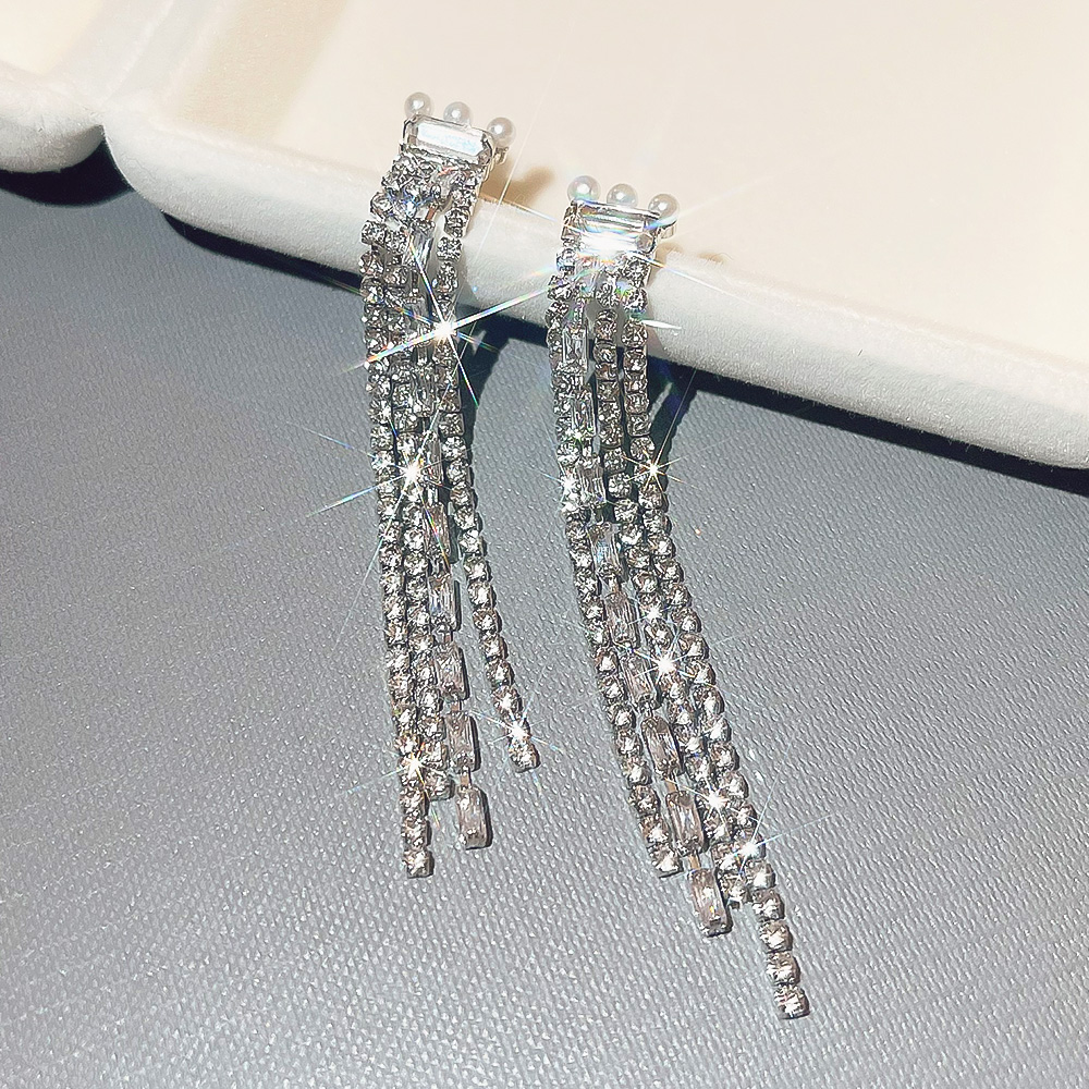 1 Pair Elegant Shiny Tassel Plating Inlay Copper Artificial Pearls Artificial Diamond Drop Earrings display picture 5