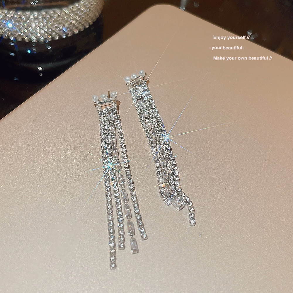 1 Pair Elegant Shiny Tassel Plating Inlay Copper Artificial Pearls Artificial Diamond Drop Earrings display picture 2