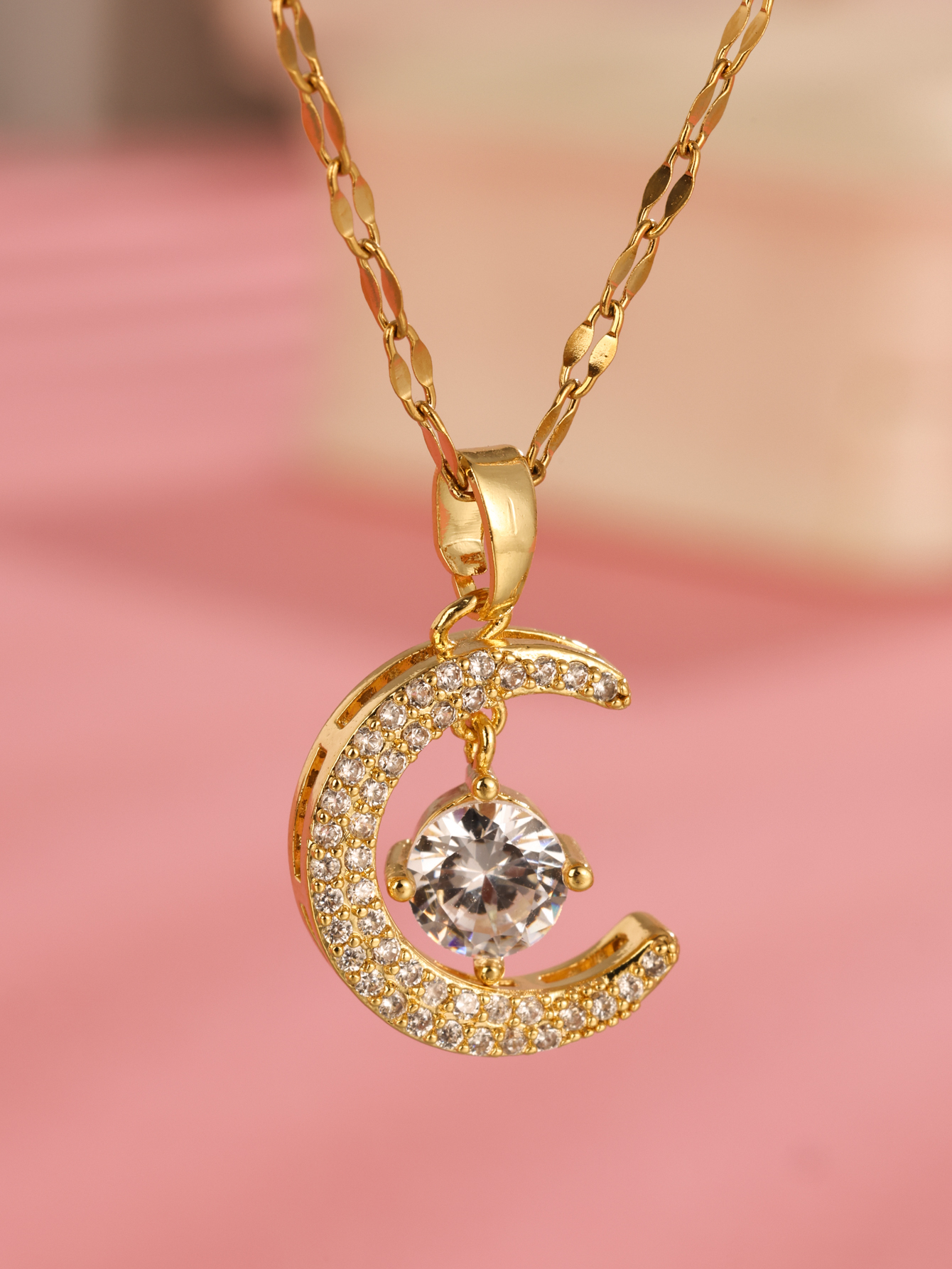 Elegant Moon Stainless Steel Plating Hollow Out Inlay Zircon 18k Gold Plated Pendant Necklace display picture 1