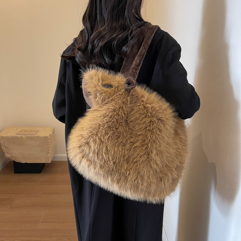Women's Plush Solid Color Vintage Style Classic Style Sewing Thread Square Zipper Shoulder Bag display picture 7