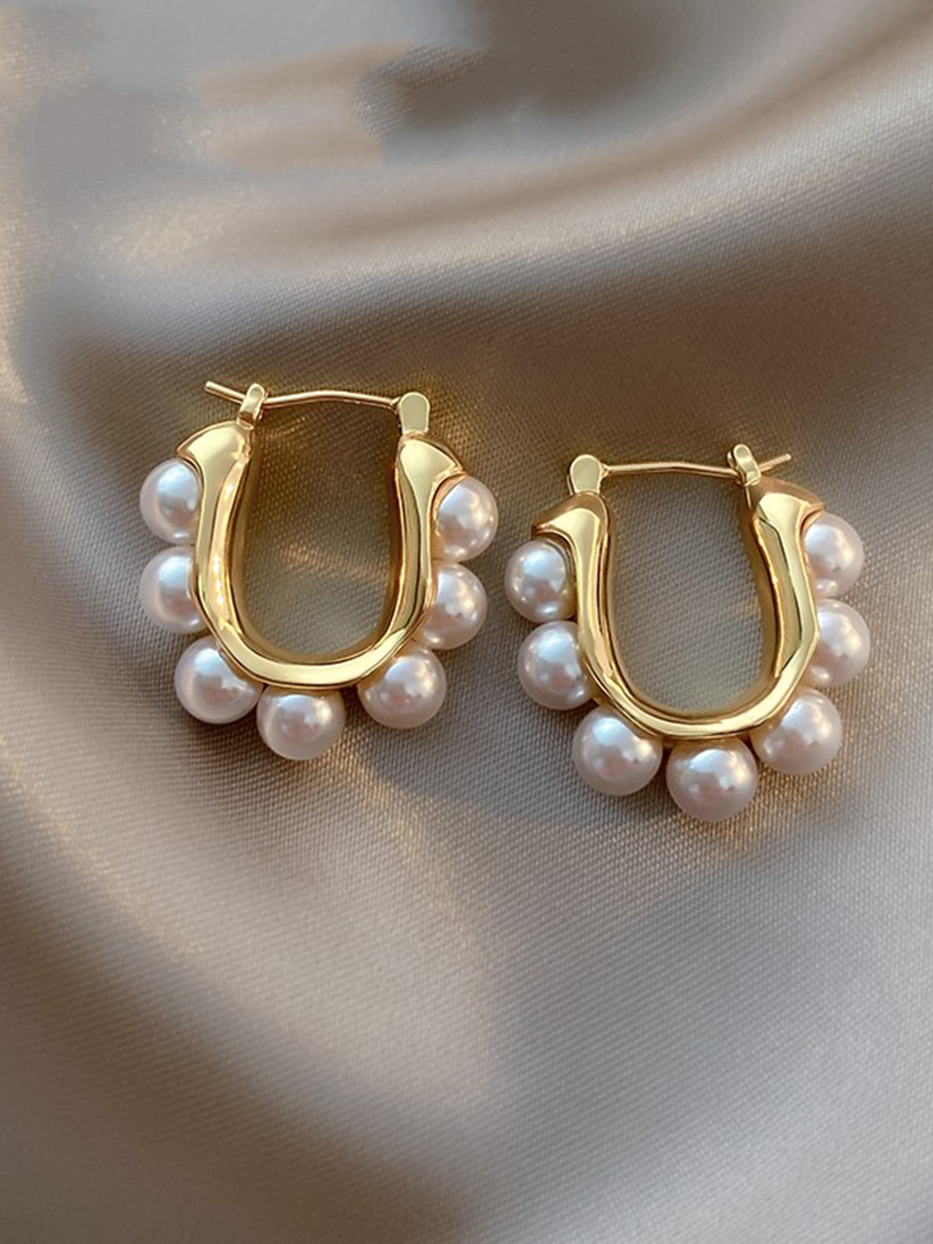 1 Piece Elegant Geometric Alloy Artificial Pearls Hoop Earrings display picture 7