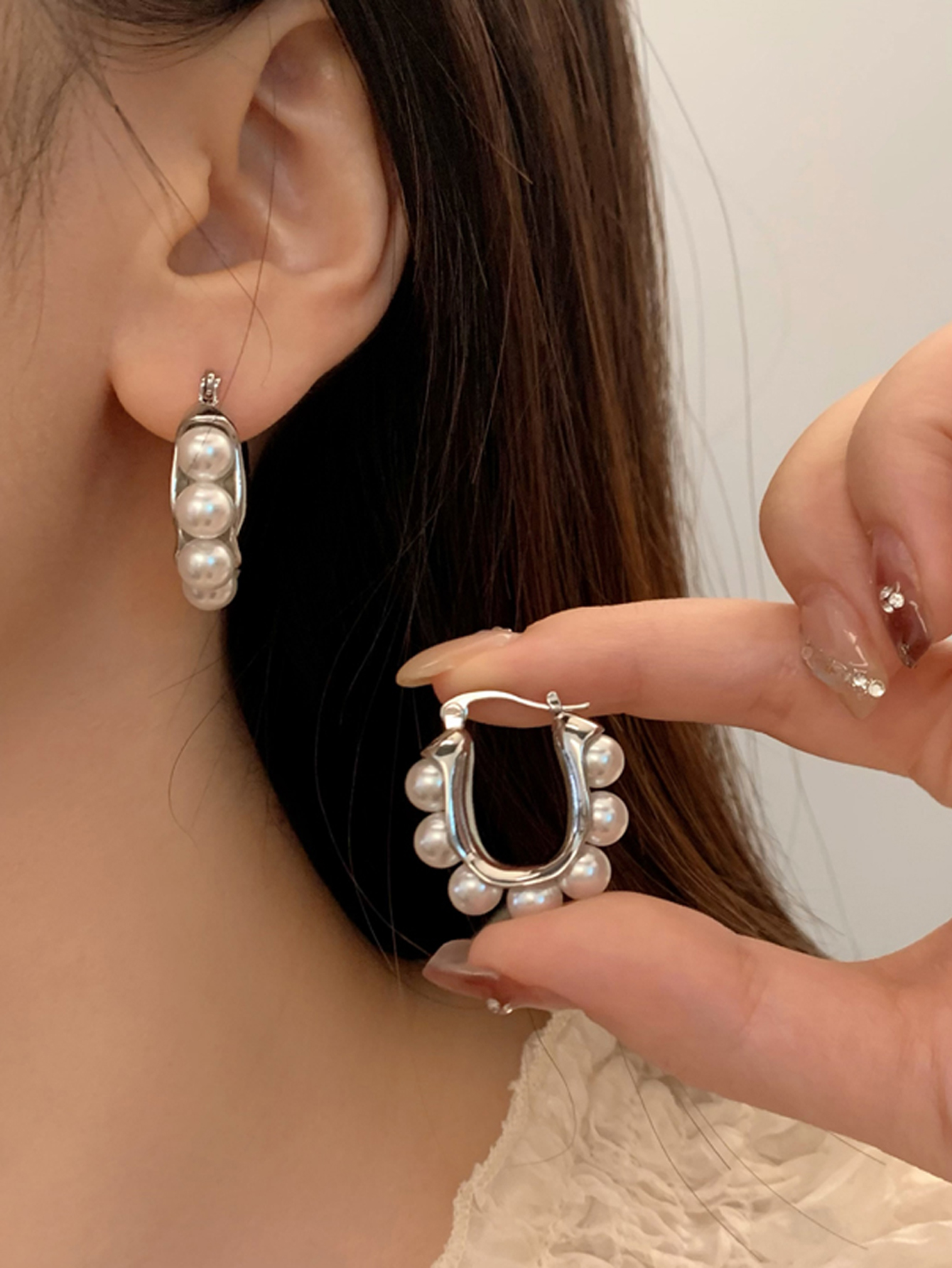 1 Piece Elegant Geometric Alloy Artificial Pearls Hoop Earrings display picture 1