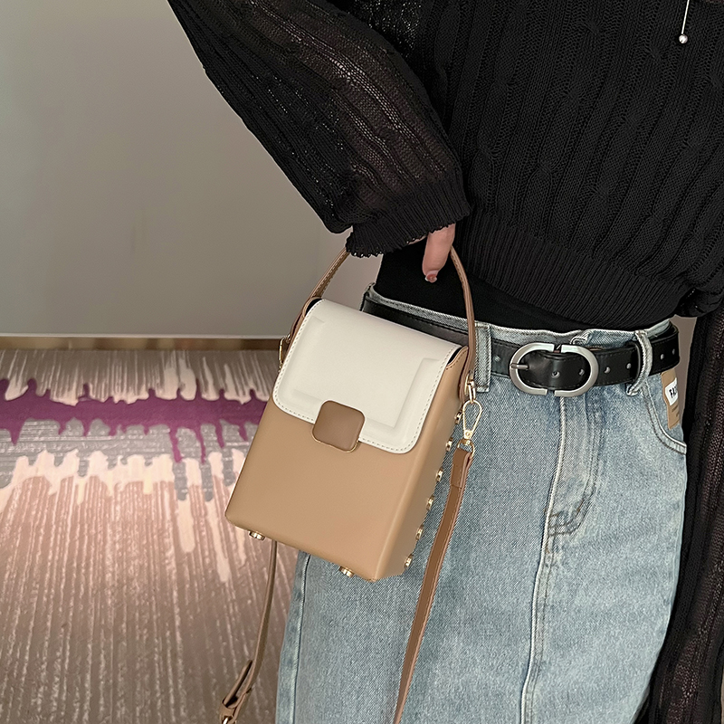 Women's Pu Leather Color Block Vintage Style Classic Style Sewing Thread Square Flip Cover Shoulder Bag display picture 16